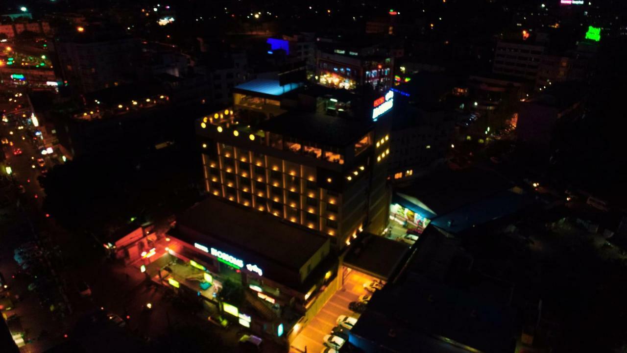 Hotel Blossoms Tiruchirappalli Exterior photo